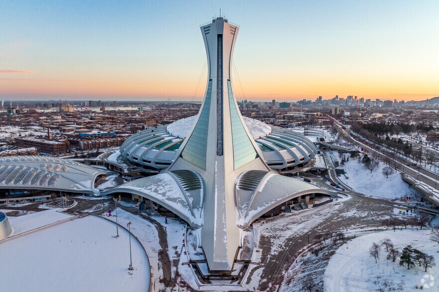 4545 Av Pierre-De Coubertin, Montréal, QC for sale - Building Photo - Image 1 of 1