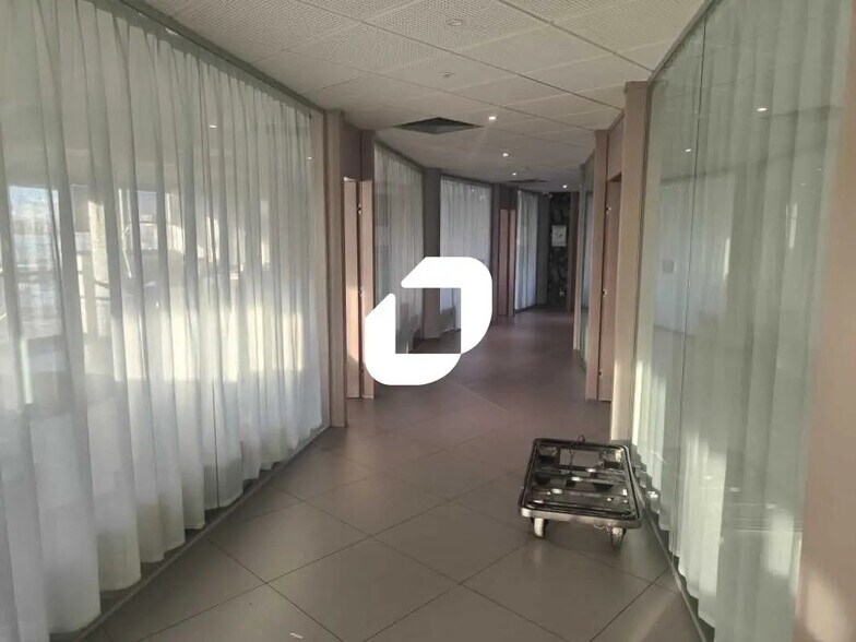 Office in Nanterre for lease - Building Photo - Image 2 of 8