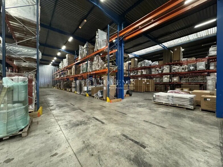Industrial in Gonesse for lease - Building Photo - Image 2 of 12