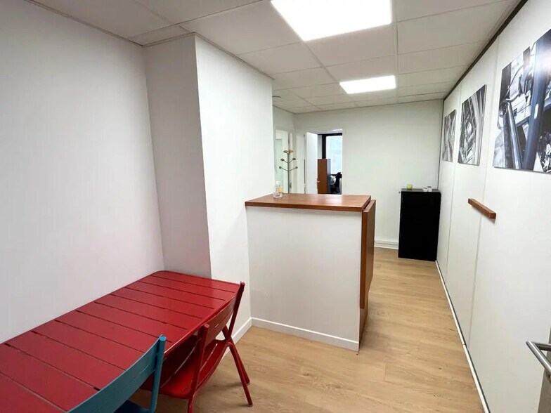 Office in Saint-Germain-en-Laye for lease - Building Photo - Image 3 of 11