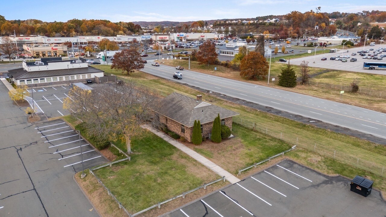1481 Pleasant Valley Dr, Manchester, CT for lease Building Photo- Image 1 of 15