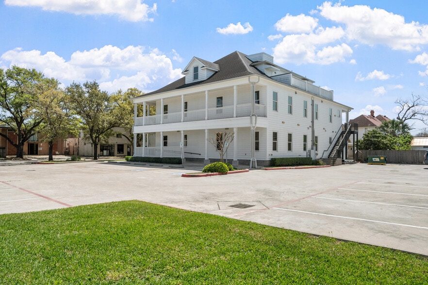 1523 Yale St, Houston, TX for sale - Building Photo - Image 2 of 8