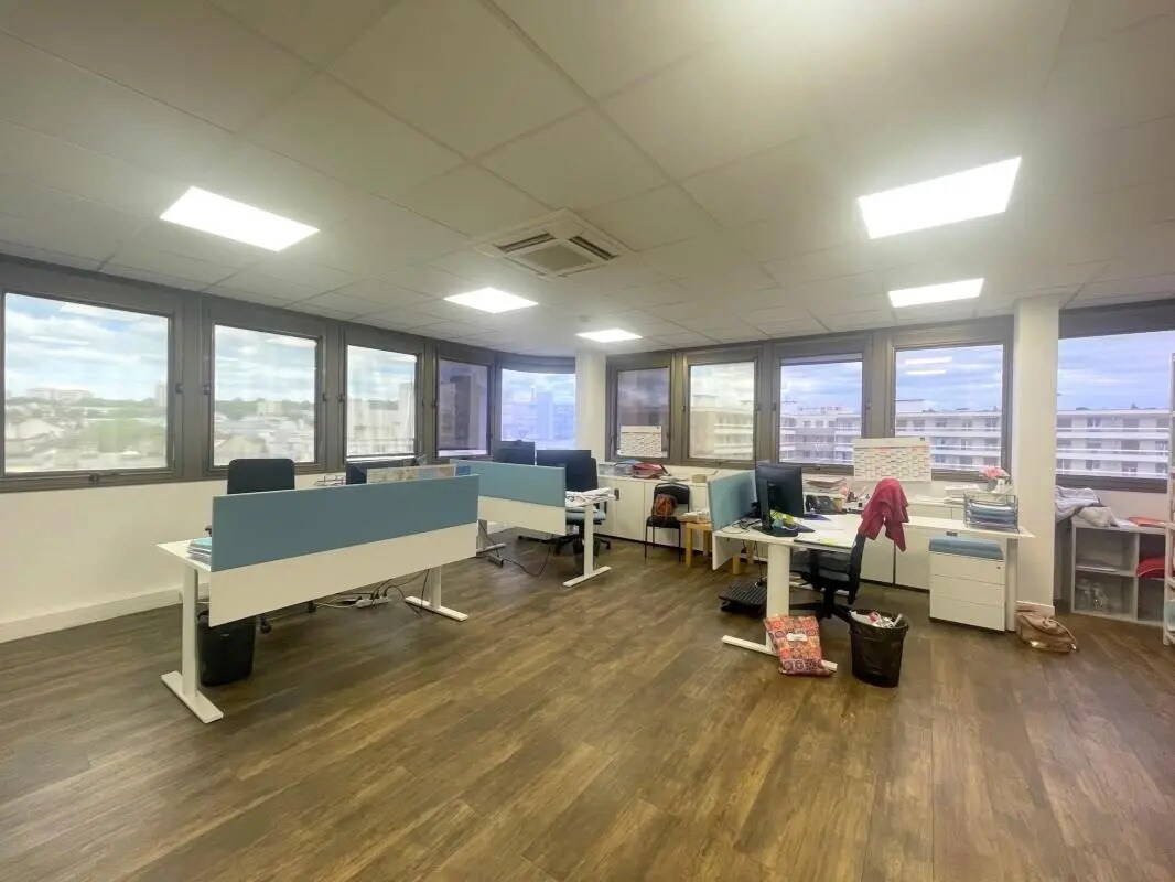 Office in Poissy for lease Interior Photo- Image 1 of 10