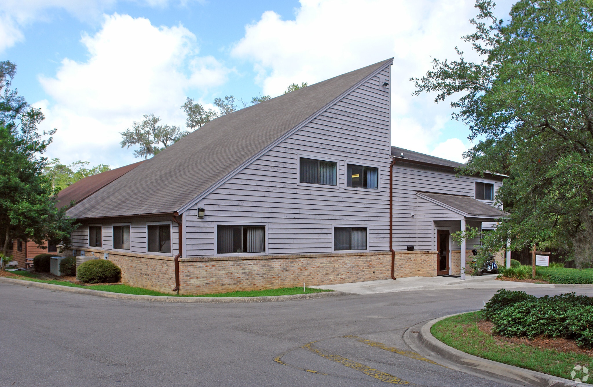 7117-7119 Beech Ridge Trail portfolio of 4 properties for sale on LoopNet.com Primary Photo- Image 1 of 3