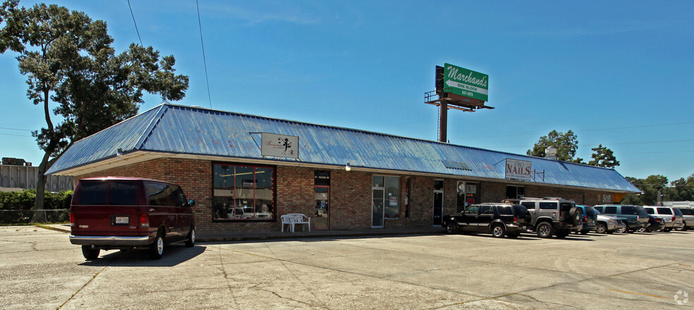 115-121 E Sanders St, Gonzales, LA for lease - Building Photo - Image 3 of 3