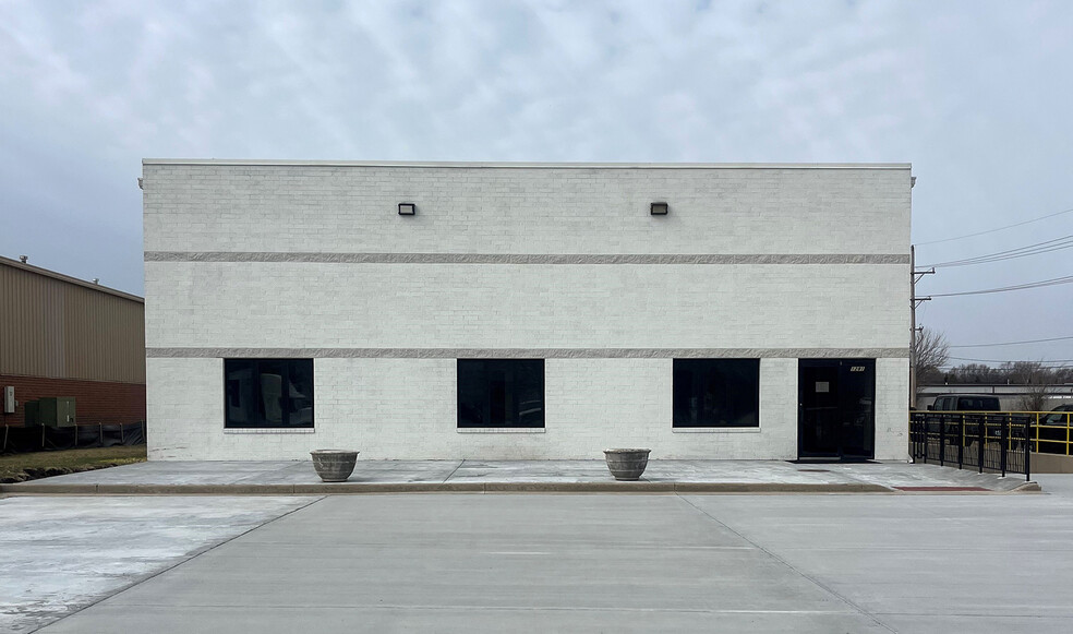 1281 N Raddant Rd, Batavia, IL for lease - Primary Photo - Image 1 of 10