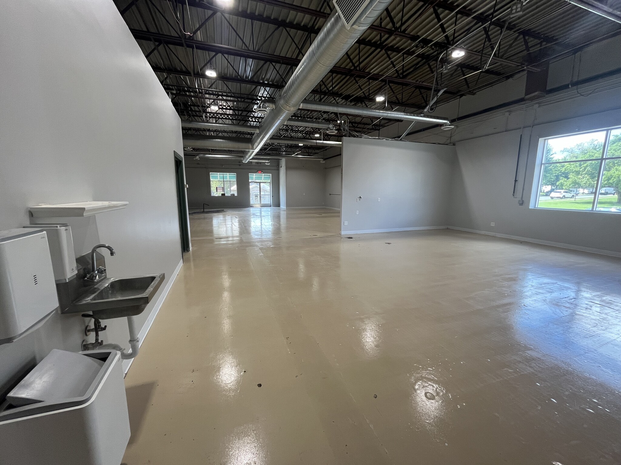 236 1st St W, Waconia, MN for lease Interior Photo- Image 1 of 4