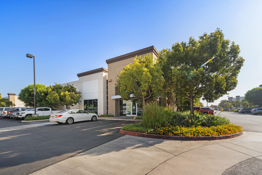 1364 E Valencia Dr, Fullerton, CA for lease - Building Photo - Image 3 of 13