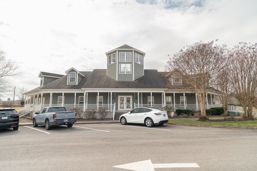 130 Willowcreek Blvd, Sweetwater, TN for sale - Building Photo - Image 2 of 44