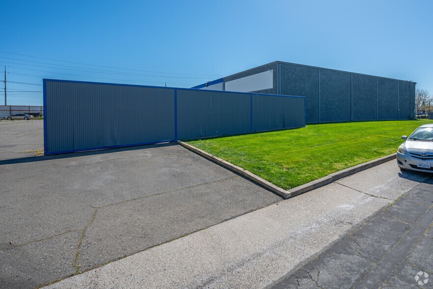 6201 27th St, Sacramento, CA for sale - Building Photo - Image 3 of 8