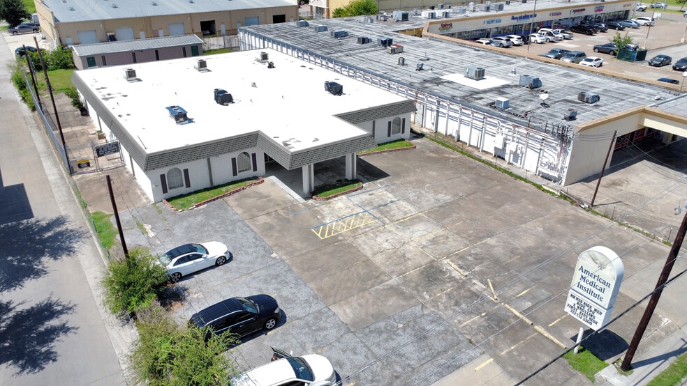 6902 Cook Rd, Houston, TX for lease - Building Photo - Image 2 of 9