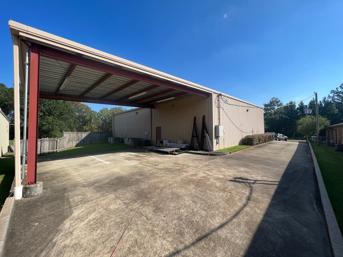 2088 Dunbarton Dr, Jackson, MS 39216