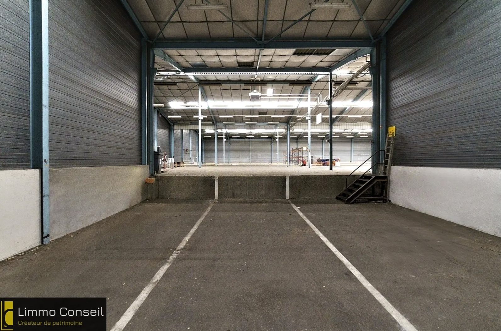 Flex in Étampes for lease Interior Photo- Image 1 of 7