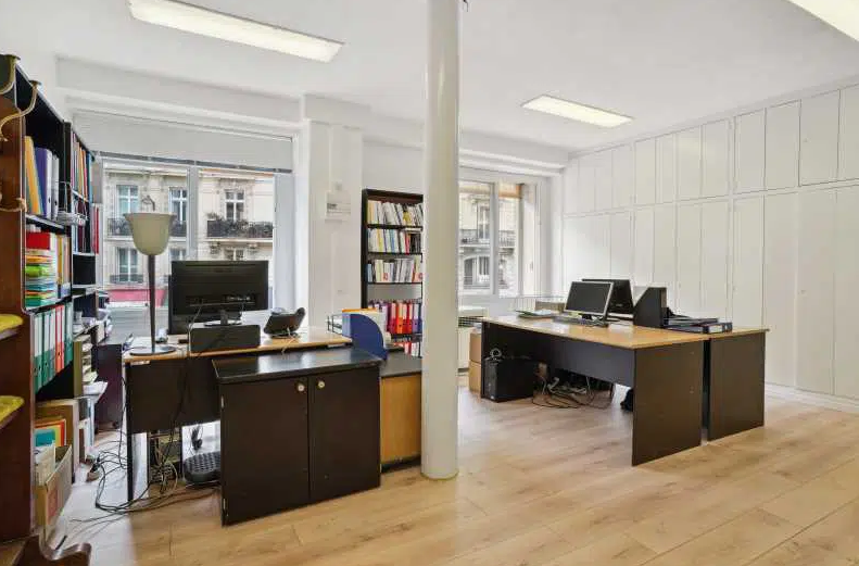 Office in Paris for lease Interior Photo- Image 1 of 7