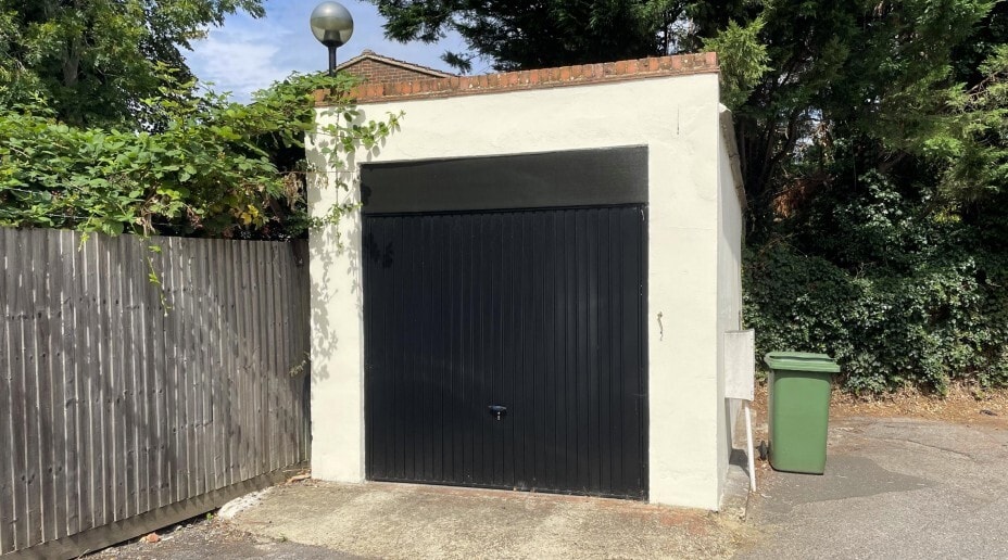 30 West Hill, Epsom for lease Building Photo- Image 1 of 3