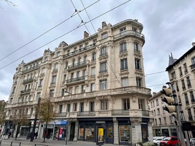 Office in Saint-Étienne for lease - Building Photo - Image 1 of 6