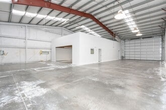 2200 Three Lakes Rd SE, Albany, OR for lease Interior Photo- Image 1 of 24