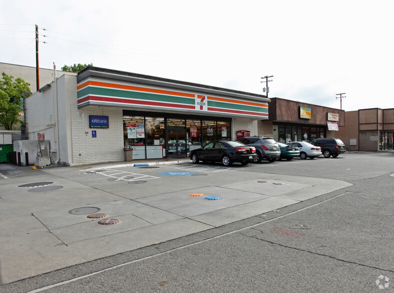 428 E Bullard Ave, Fresno, CA for lease - Primary Photo - Image 1 of 4