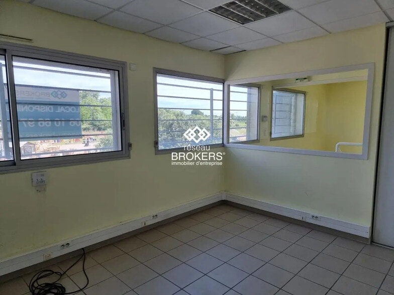 Office in Lunel for lease - Interior Photo - Image 3 of 6