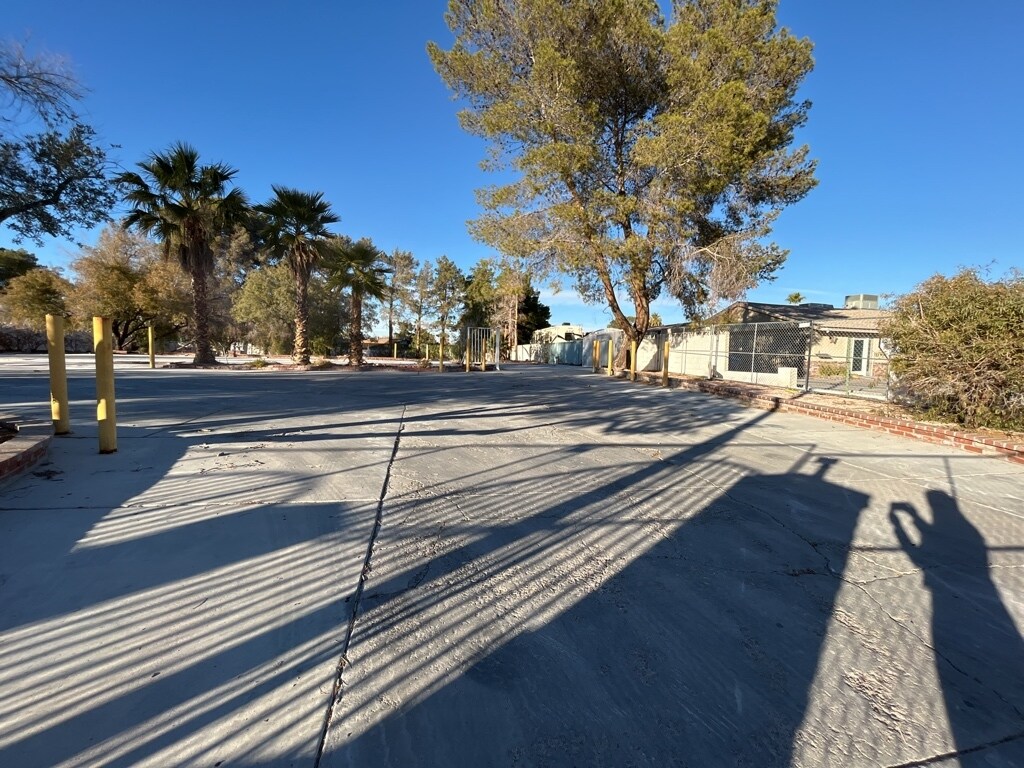 2860 E Russell Rd, Las Vegas, NV for sale Primary Photo- Image 1 of 1
