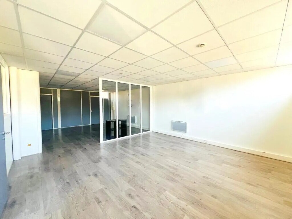 Location Bureaux 95 m² - Photo 1