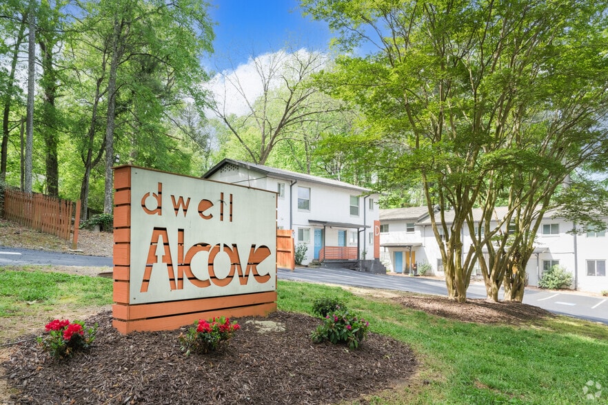 340-352 Dixie Hills Cir, Atlanta, GA for sale - Building Photo - Image 2 of 36