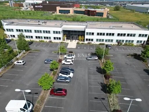 Office in Bourges for lease - Building Photo - Image 2 of 12