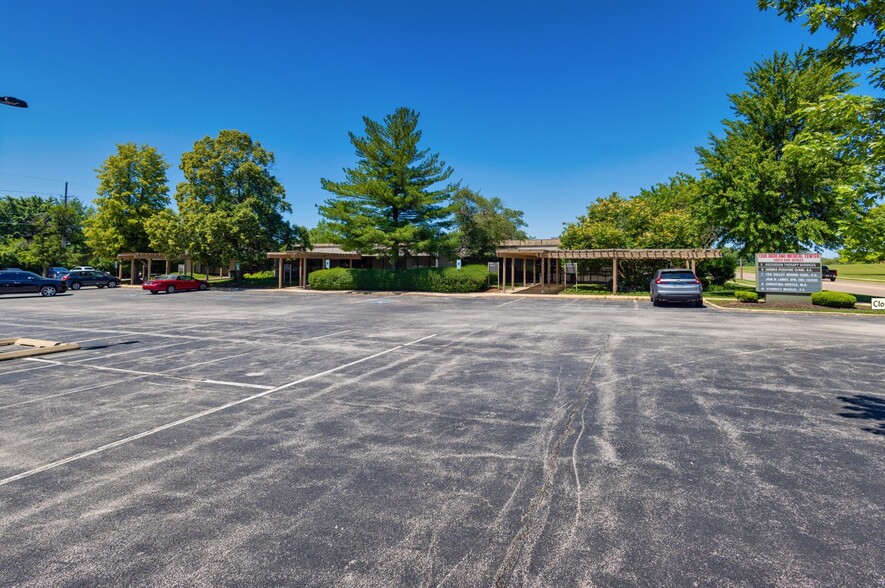 1300 N Highland Ave, Aurora, IL for lease - Building Photo - Image 3 of 4