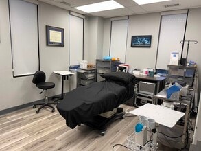 950 Skokie Blvd, Northbrook, IL for lease Interior Photo- Image 2 of 5