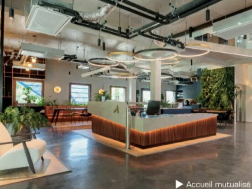 Office in Méry for lease Lobby- Image 1 of 4