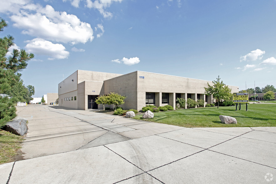 1101-1115 E Whitcomb Ave, Madison Heights, MI for lease - Building Photo - Image 3 of 6