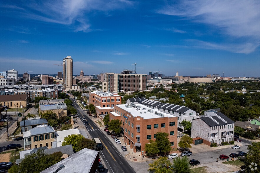 1050 E 11th St, Austin, TX for lease - Aerial - Image 2 of 5