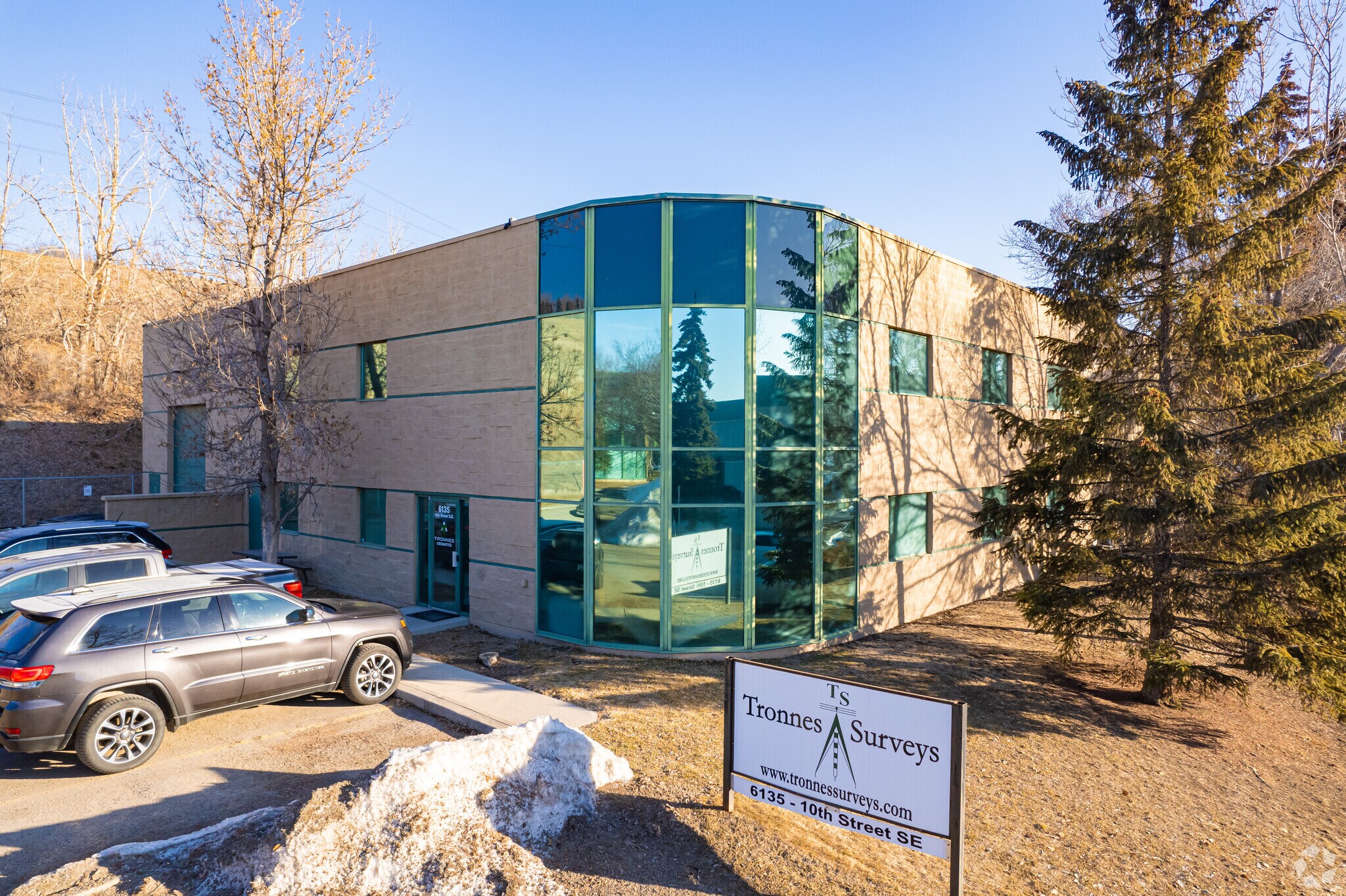 6115 10 St SE, Calgary, AB for sale Primary Photo- Image 1 of 1
