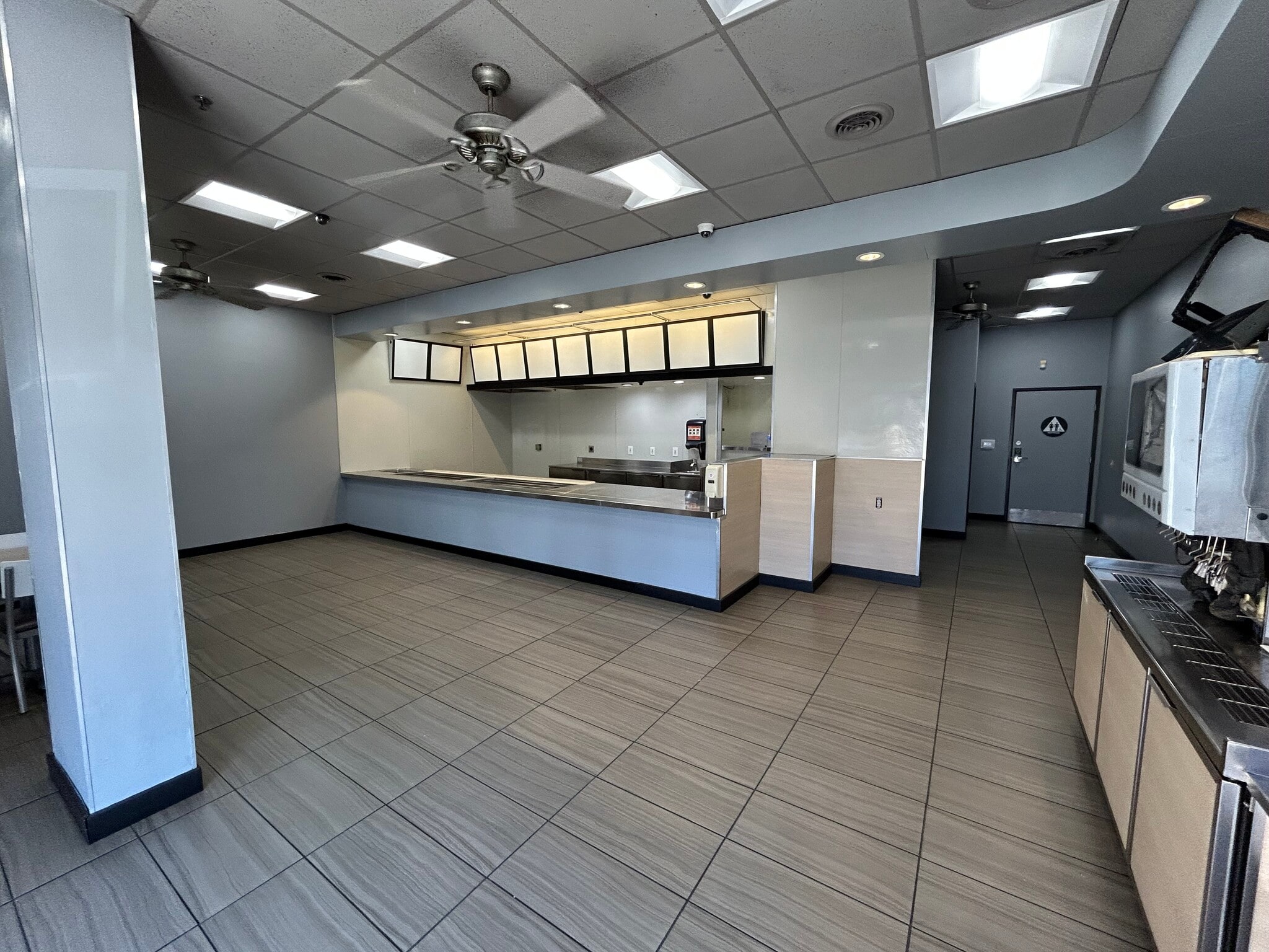 6115 Santa Monica Blvd, Los Angeles, CA for lease Interior Photo- Image 1 of 30