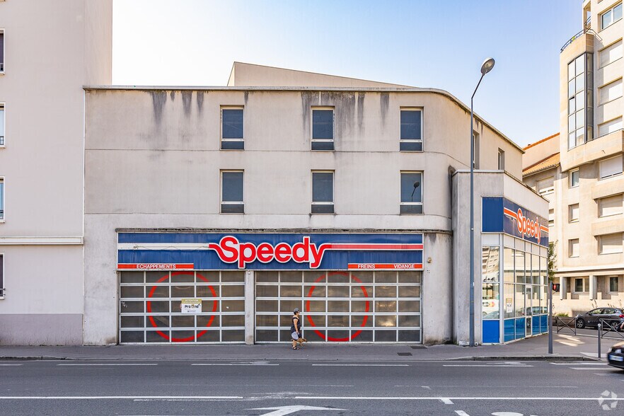 Retail in Villeurbanne for sale - Building Photo - Image 1 of 2