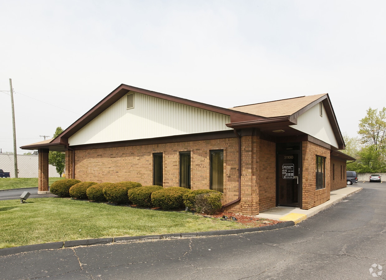 31100 Palmer Rd, Westland, MI 48186