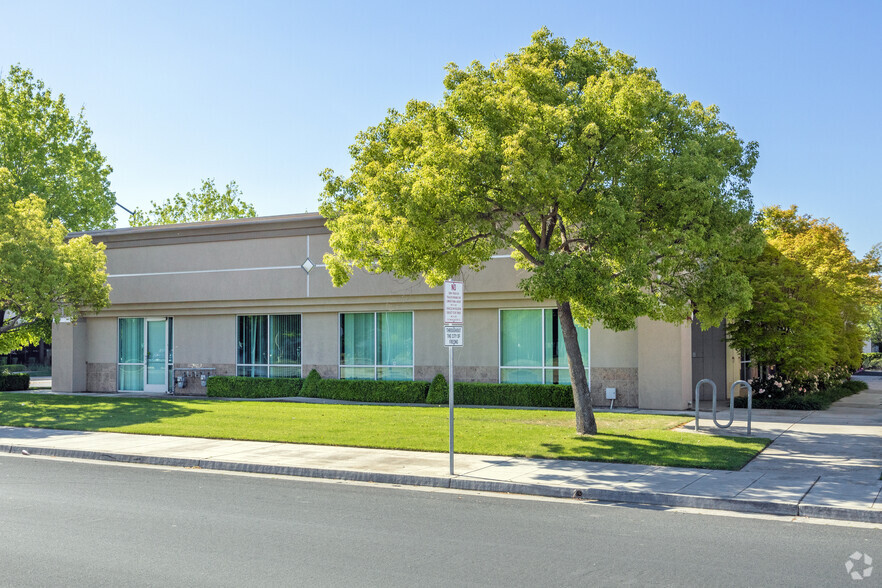 7675 N Ingram Ave, Fresno, CA for lease - Building Photo - Image 3 of 4