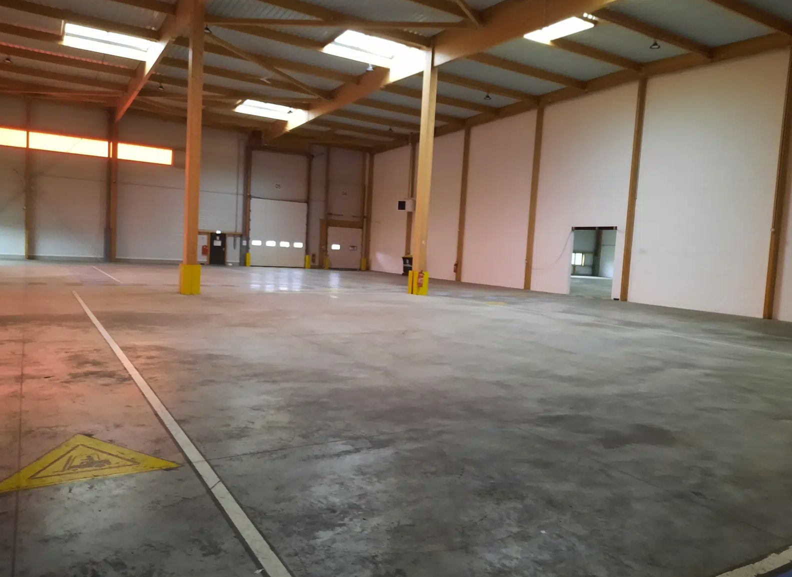 Flex in Brie-Comte-Robert for lease Interior Photo- Image 1 of 2