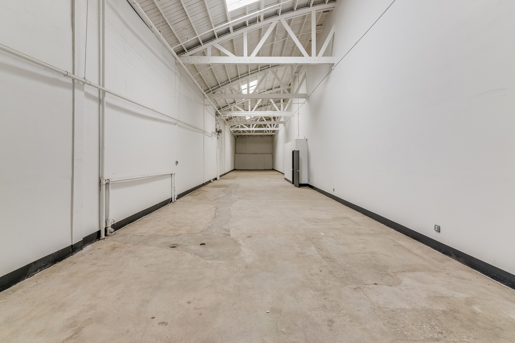 2023-2043 S Santa Fe Ave, Los Angeles, CA for lease Interior Photo- Image 1 of 6