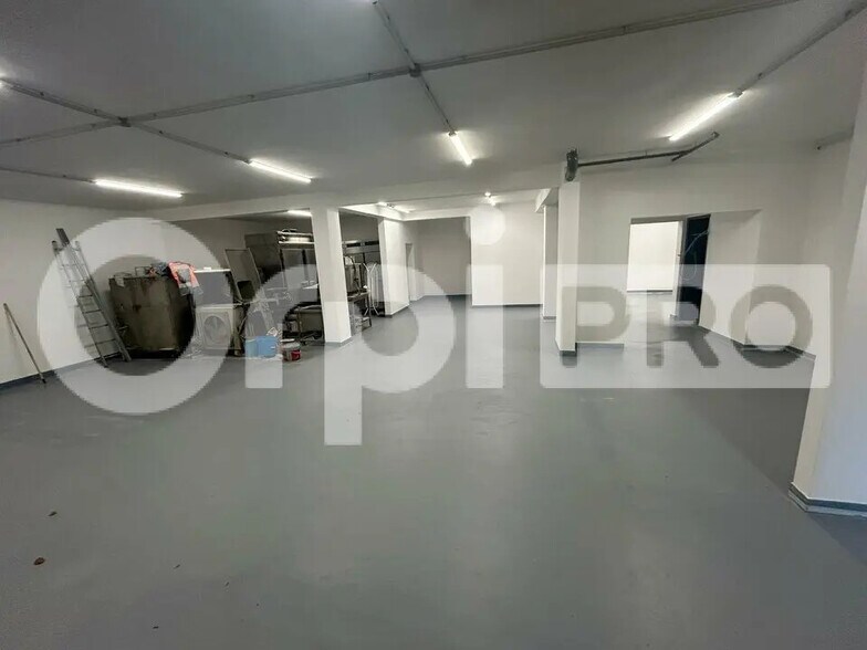 Flex in Guibeville for lease - Interior Photo - Image 3 of 12