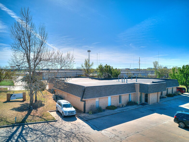 324 W Hefner Rd, Oklahoma City, OK for sale - Building Photo - Image 1 of 1