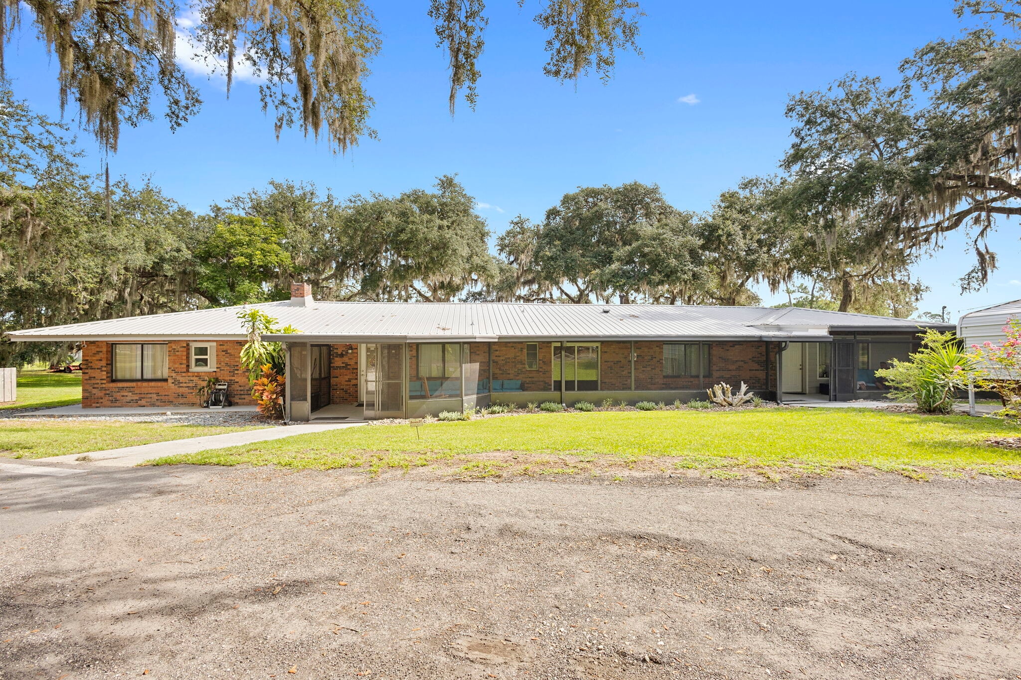 579 Johnson Lake Rd, De Leon Springs, FL for sale Primary Photo- Image 1 of 1