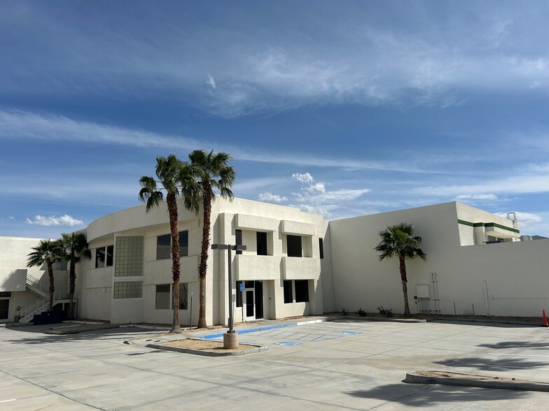 42650 Melanie Pl, Palm Desert, CA for sale - Building Photo - Image 2 of 14