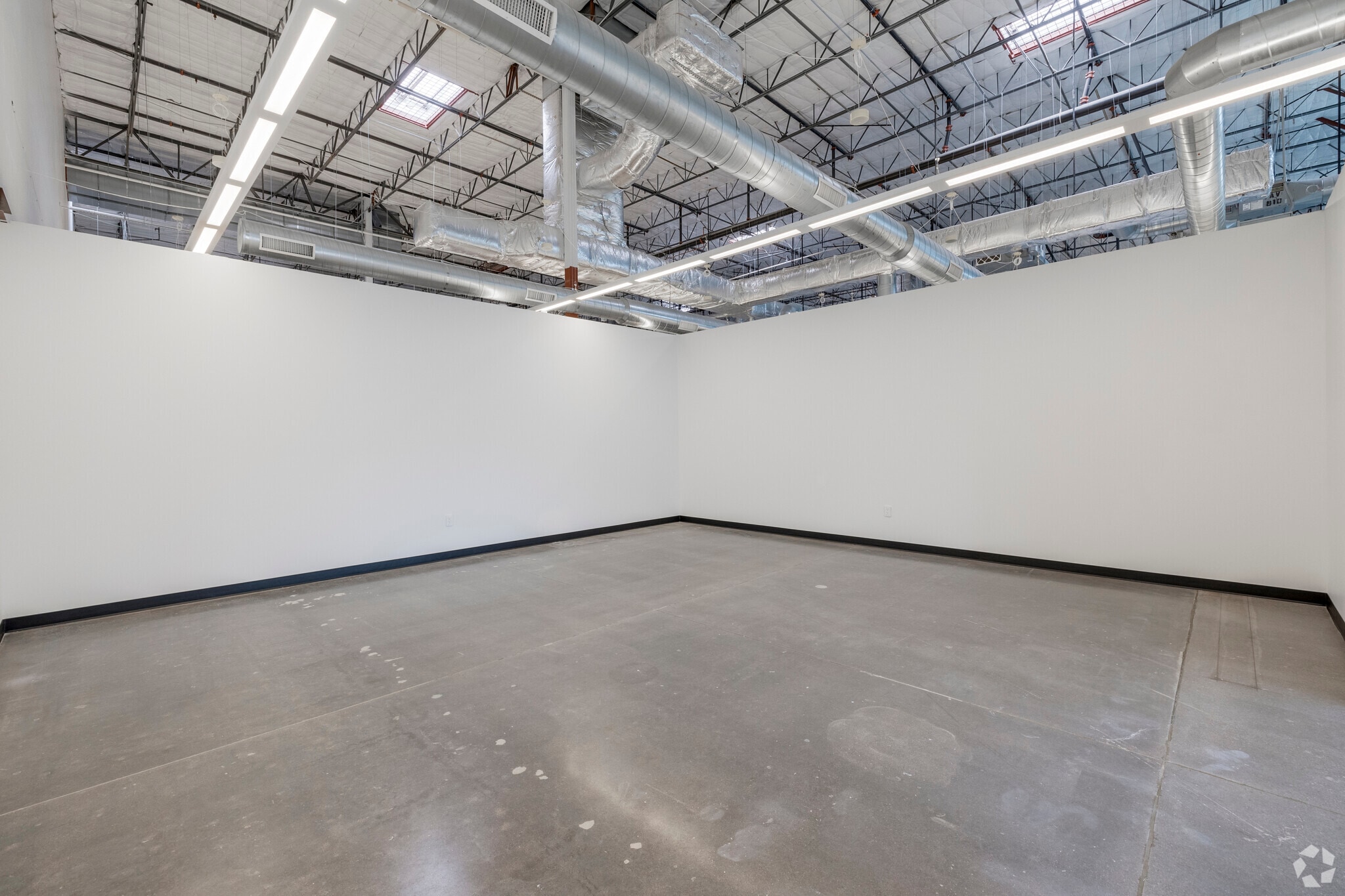 4750 S 44th Pl, Phoenix, AZ for lease Interior Photo- Image 1 of 1