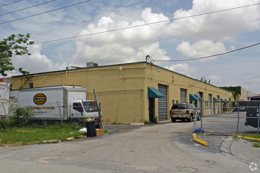 7403 NW 7th St, Miami, FL for lease - Building Photo - Image 2 of 8