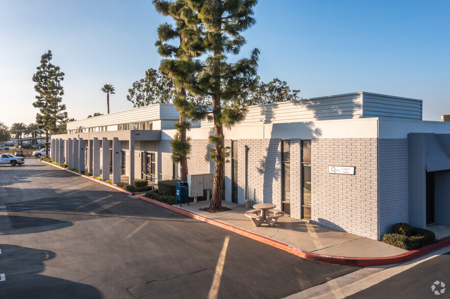 3303 Harbor Blvd, Costa Mesa, CA for lease - Primary Photo - Image 1 of 4