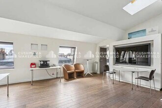 48 Rue La Pérouse, Paris for lease Interior Photo- Image 2 of 2