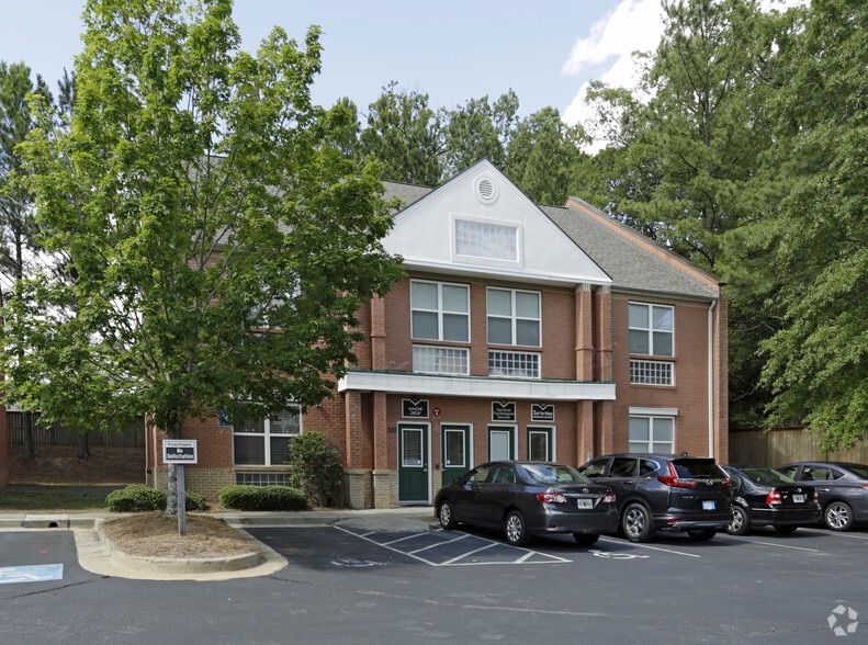 2551 Roswell Rd, Marietta, GA for lease - Primary Photo - Image 1 of 17