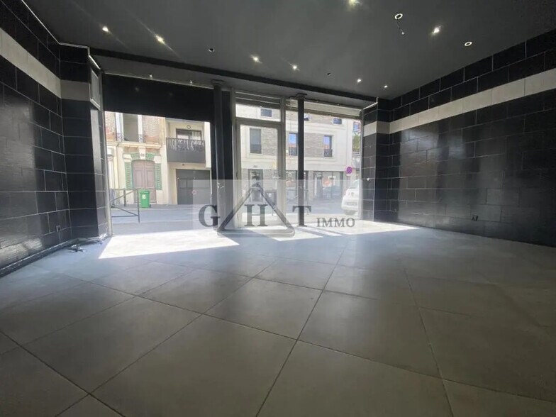 Retail in Alfortville for sale - Interior Photo - Image 1 of 4