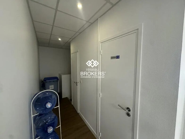 Retail in Le Bourget for lease - Interior Photo - Image 3 of 6